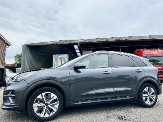 dommages motocyclettes  Kia e-Niro Electric 64kWh aut + f1 204pk Exe.Line - nap - nav - camera - leer - stoelverw v+a + stuurverw + stoelkoeling - line + front + Side assist 2020/12